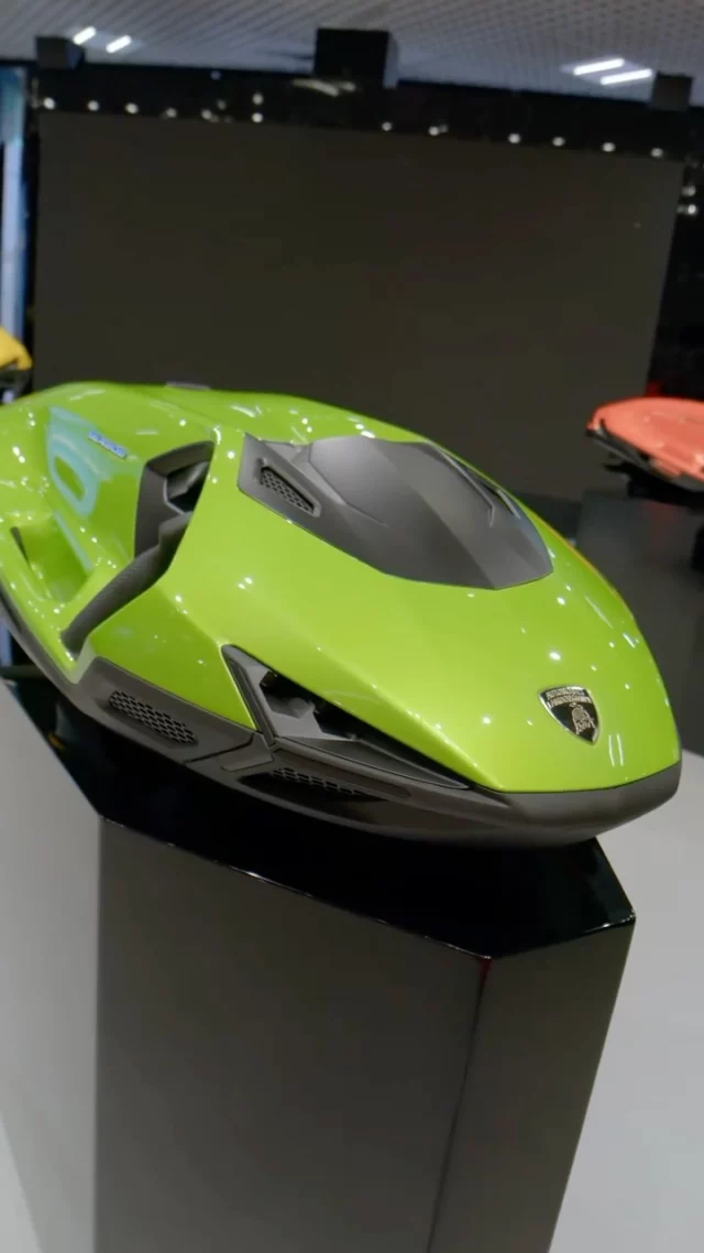Speed crafted to captivate - with the SEABOB for Automobili Lamborghini.

To be featured tag @seabob_official and use #SEABOB

#AutomobiliLamborghini #justbreaklimits