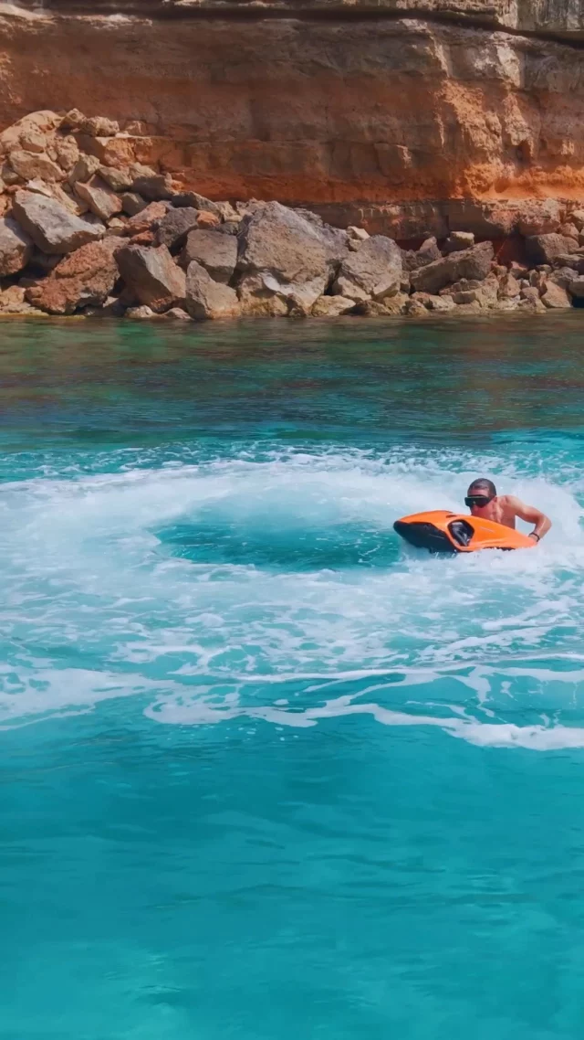 Life’s short. Go fast.

To be featured tag @seabob_official and use #SEABOB

#SEABOBF9 #seatoys #yachttoys #watertoys #waterscooter #lifestyle #bucketlist