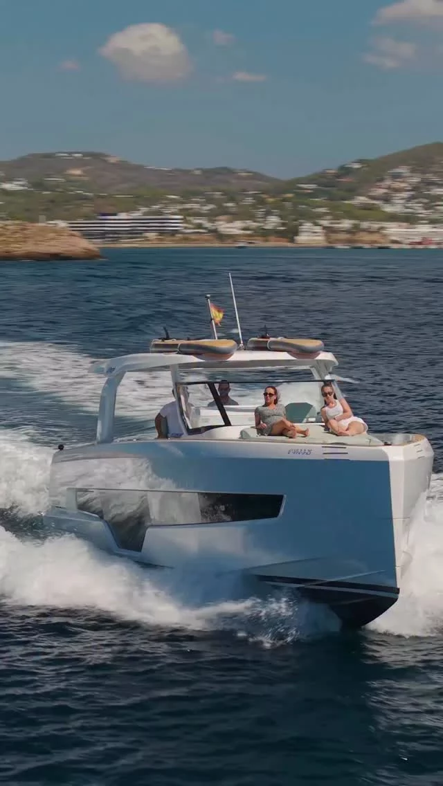 Power through paradise.

To be featured tag @seabob_official and use #SEABOB

#yachting #yachttoys #waterscooter #lifestyle #bucketlist #watertoys #seatoys #SEABOBF9