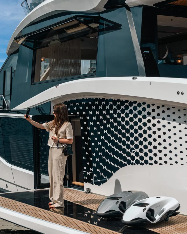 From yacht decks to ocean depths - always in style with the SEABOB F9. Design by Studio F. A. Porsche.

@galeon.yachts

To be featured tag @seabob_official and use #SEABOB

#yachttoys #waterscooter #lifestyle #bucketlist #watertoys #yachting #SEABOBF9 #PorscheDesign