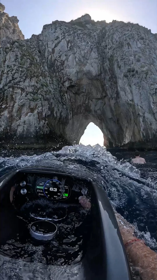 Jump in and experience unforgettable summer moments with your friends - powered by SEABOB.

#yachting #yachttoys #waterscooter #lifestyle #bucketlist #watertoys #seatoys #SEABOBF9 #SEABOB