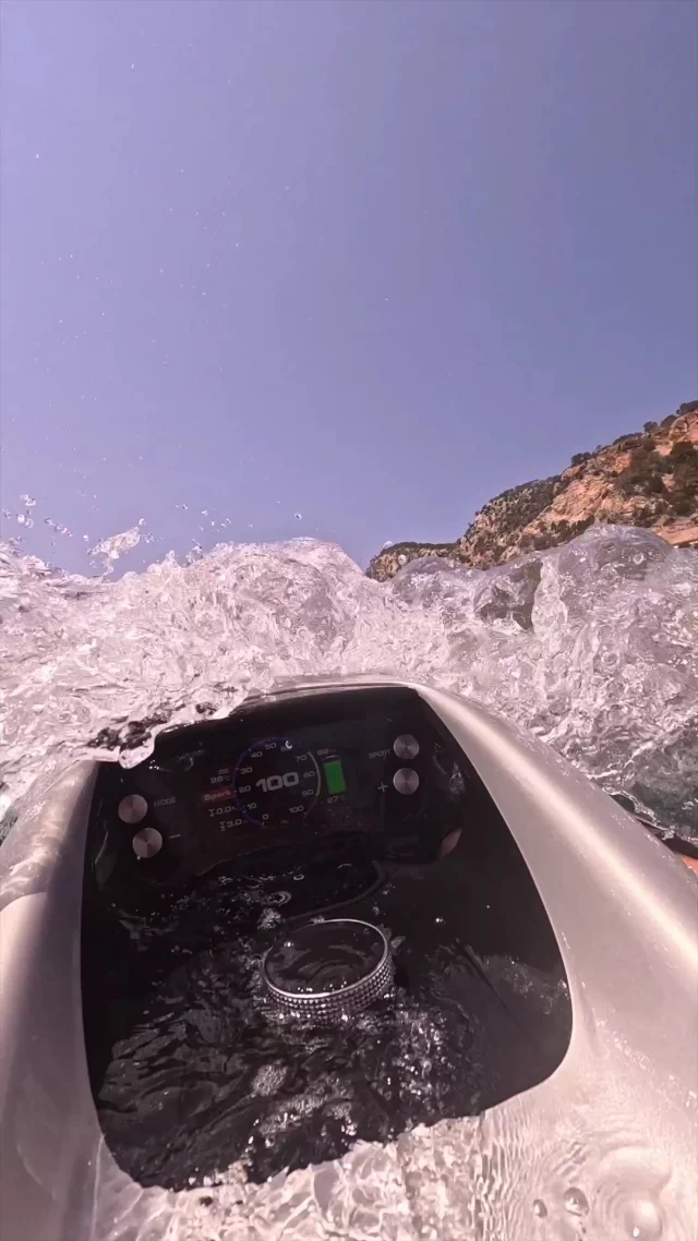 Power hits different.

Every move sharp – every second alive. 

Speed turns to rhythm – water turns to power.

The SEABOB F9 makes you move through the element of water like nothing else ever before.

#SEABOB #waterscooter #bucketlist #watertoys