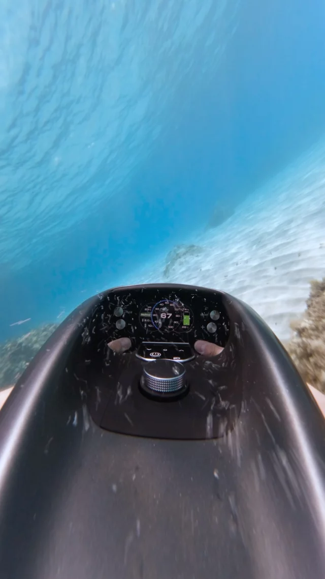 Dive down. Power up. 

The SEABOB F9 – Design by Studio F. A. Porsche.

#SEABOB #PorscheDesign #waterscooter #watertoys