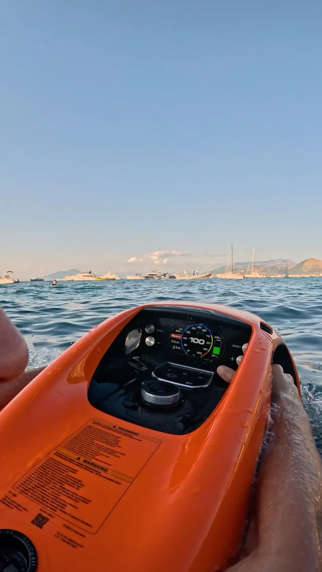 Better rides start with friends. 

Feel the speed, embrace the freedom, live the thrill – with the SEABOB F9.

#SEABOB #PorscheDesign #watertoys #yachttoys