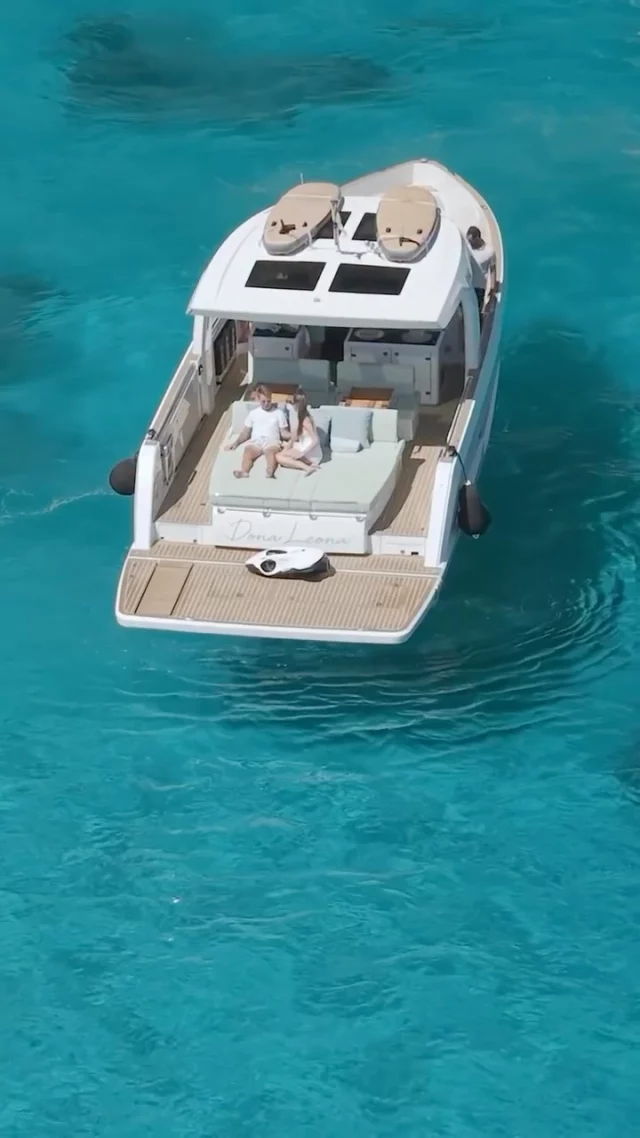 One touch, one ride and the island becomes your playground.From the quiet moments on deck to the rush across Ibiza’s blue horizons – the experience is yours to shape.#SEABOB #PorscheDesign #waterscooter #yachttoys #ibiza