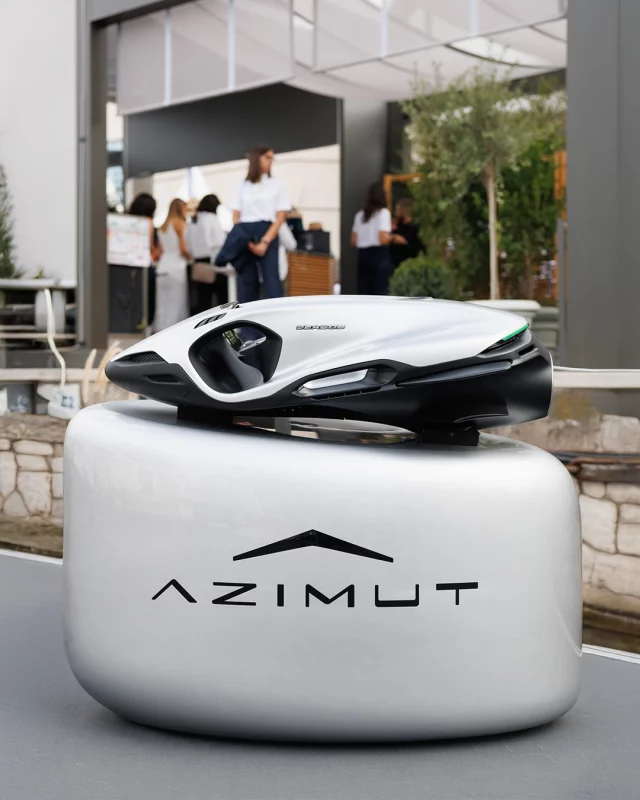 On display with @azimut_yachts 

The SEABOB F9 – Design by Studio F. A. Porsche – combines precision, craftsmanship and thrill. Perfectly showcased alongside our partner Azimut.

A true expression of luxury, performance and innovation on the water.

#SEABOB #Azimut #yachttoys #azimutyachts