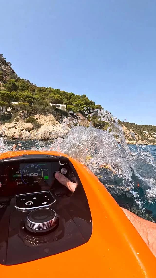 High-End design, ultimate freedom, and memories that last forever.
 
Ride together, laugh together, SEABOB together.
 
#SEABOB #yachtlife #yachttoys