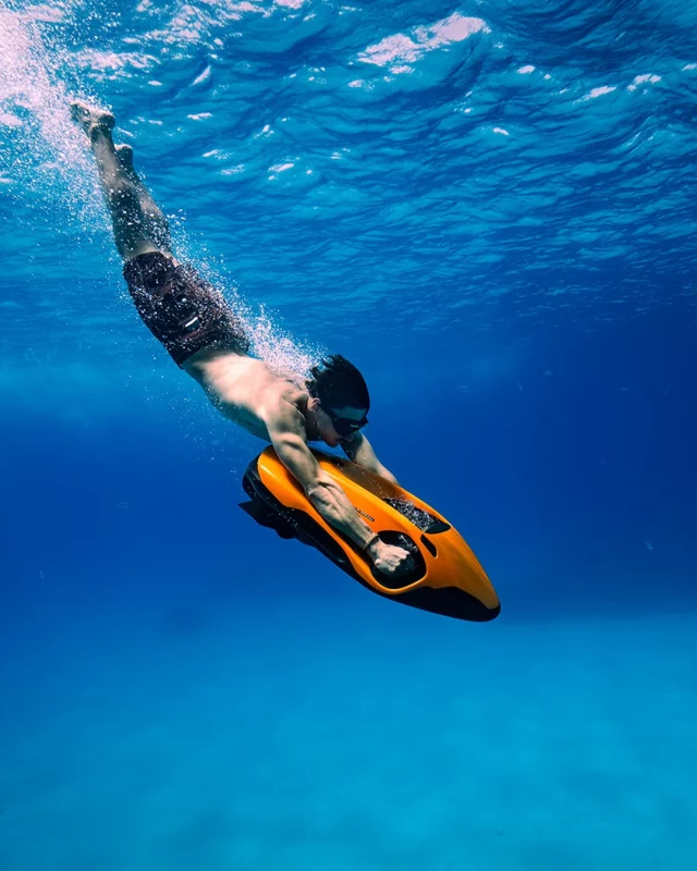 Made to move differently.

Because true underwater performance feels effortless, weightless and exact.

Every movement responds instantly, intuitively, naturally.

#SEABOB #PorscheDesign #watertoys