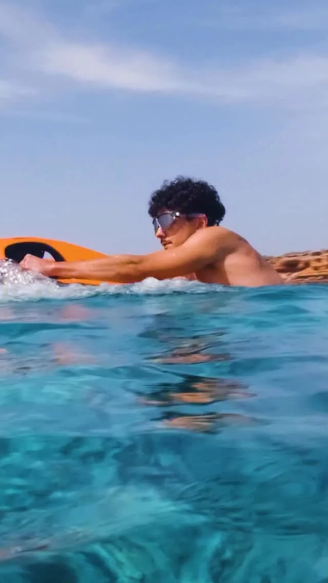 Designed for moments that combine motion and calm at the same time.

Where performance feels natural and every second becomes part of the experience.

#SEABOB #waterscooter #watertoys