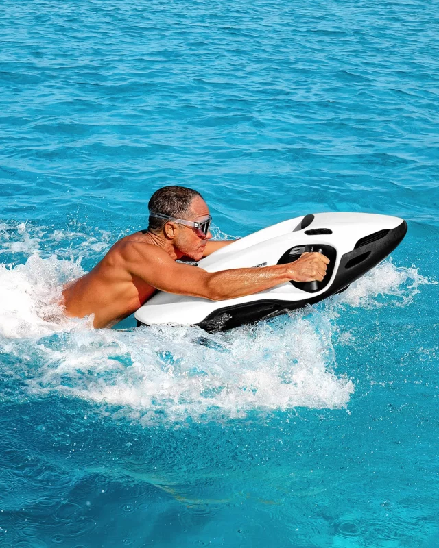 Performance that feels right.

The SEABOB F9 combines intuitive handling with precise control. It delivers smooth performance at every pace.

#SEABOB #PorscheDesign #waterscooter