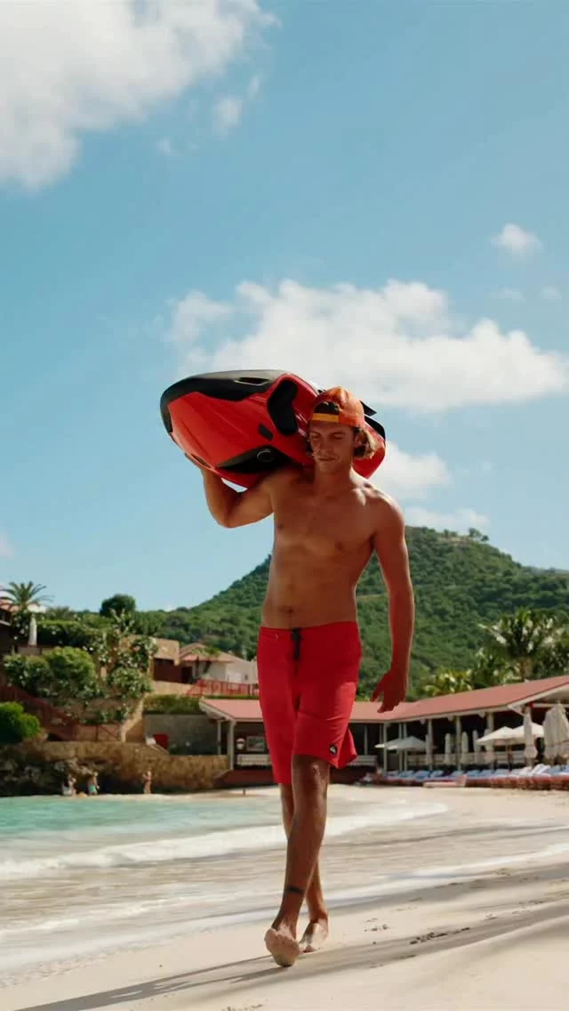 Where iconic location meets pure performance.

At Eden Rock in Saint Barth, the SEABOB F9 becomes part of a setting defined by elegance, clarity and effortless luxury.

A place like this deserves an experience to match.

@er_stbarths @masterskipilou @kwt__studio 

#SEABOB #PorscheDesign #waterscooter #edenrock #stbarths