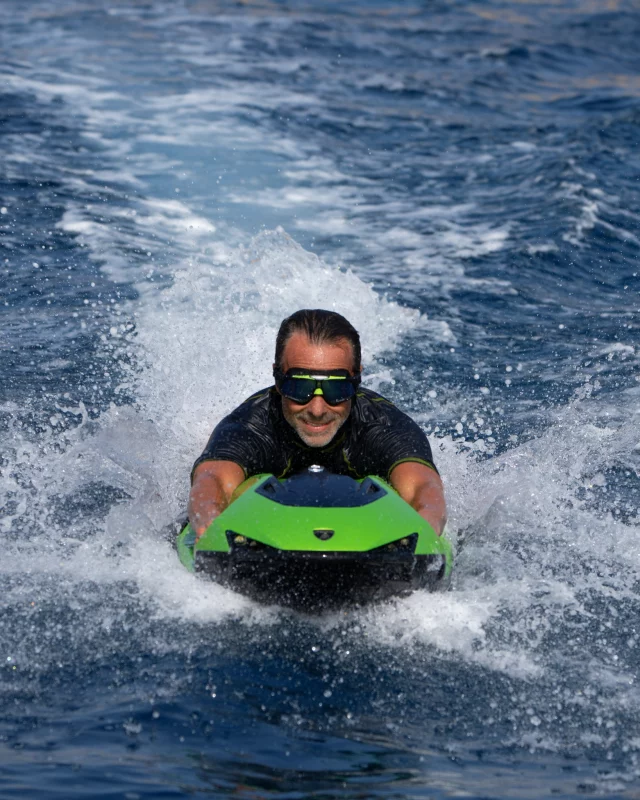 There’s no road ahead? Perfect.

The SEABOB SE63 for Automobili Lamborghini brings the spirit of a super sports car to the water, offering bold speed and adrenaline - above and below the waves.

#SEABOB #AutomobiliLamborghini #waterscooter