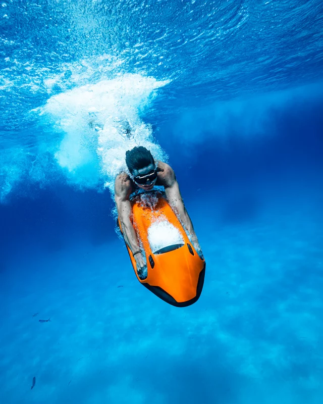 Cutting through the surface. Opening up a new world.

Experience the ocean in a whole new way with the power of the SEABOB F9.

Are you ready?
 
#SEABOB #PorscheDesign #divingscooter #watertoys