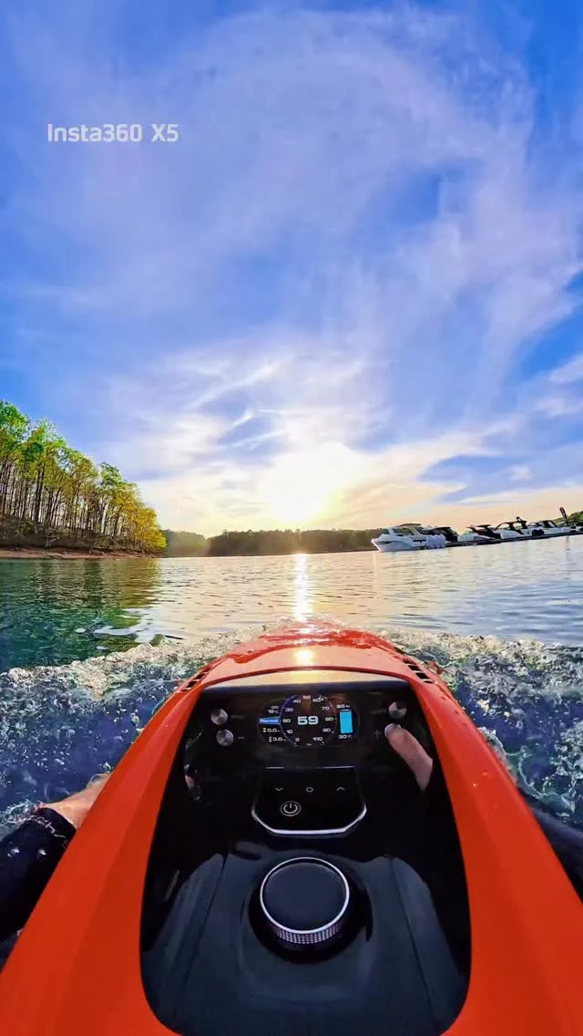 Power. Speed. Performance.
 
Experience unique moments with the SEABOB F9. 

Shot on @insta360 

#SEABOB #PorscheDesign #waterscooter #boatday #insta36