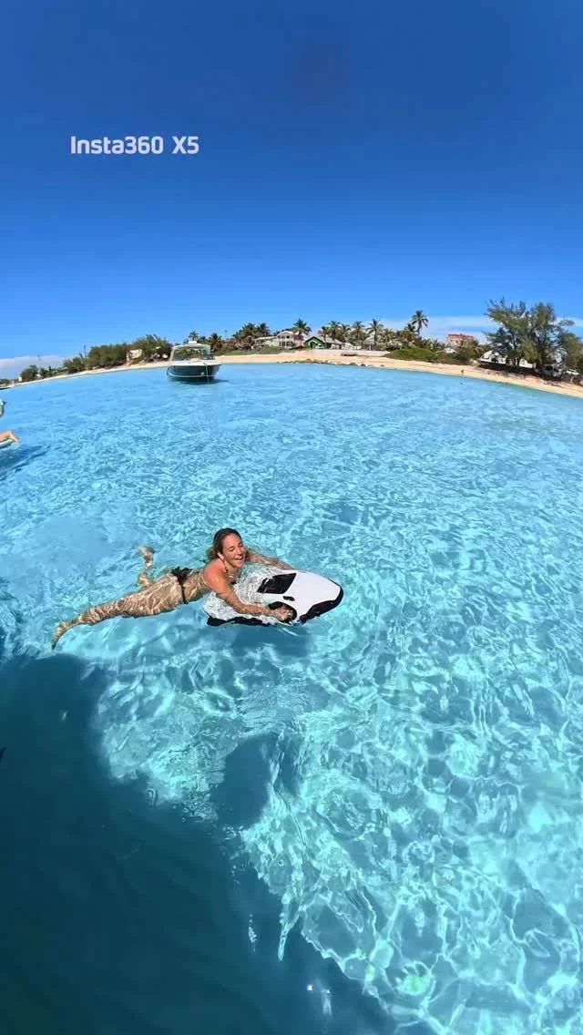 Dive into the crystal-clear waters of the Bahamas with the SEABOB F9.
 A summer experience you won’t just remember. Moments you’ll want to relive again and again.

#SEABOB #waterscooter #boatday #bahamas #Insta360