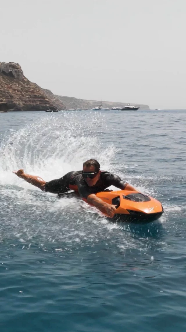 A  signature on the water. The SEABOB SE63 for Automobili Lamborghini – for those who live beyond limits.

Are you ready?

#SEABOB #AutomobiliLamborghini #justbreaklimits #waterscooter