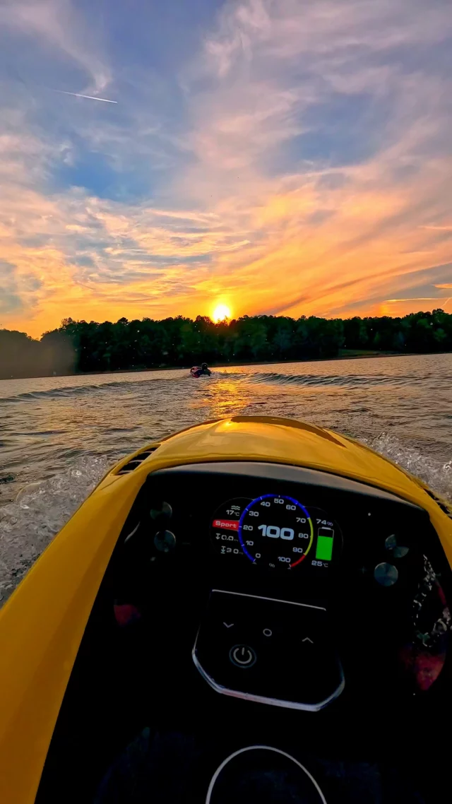 Sunset sessions >>>

One takes off. The other follows.

No stress. No rush. Just open water, good company and the feeling that the day couldn’t end better.

#SEABOB #waterscooter #boatday #watertoys #sunset
