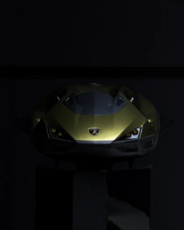The closer you look, the stronger the statement.

Every line of the SEABOB SE63 for Automobili Lamborghini is shaped to express power, control and unmistakable presence.

From the first close-up to the first ride, every detail is made to feel as bold as it looks.

#SEABOB #AutomobiliLamborghini #waterscooter