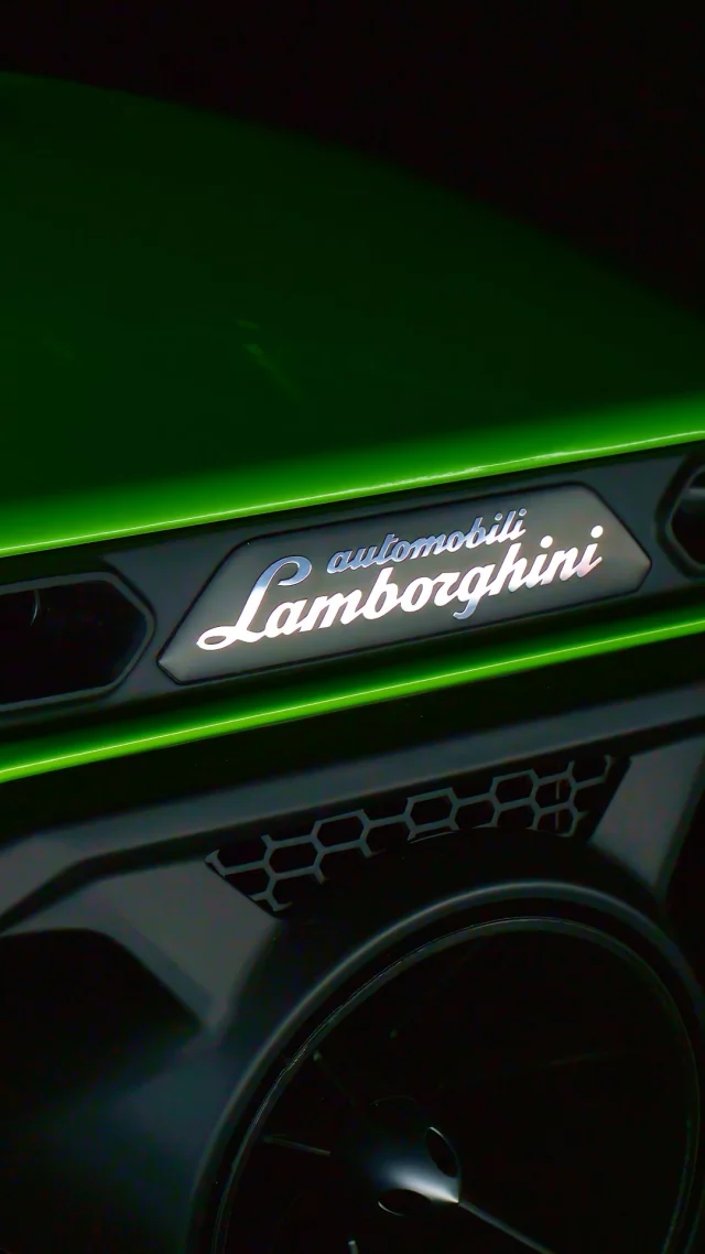 A vision of speed, sculpted for the sea.

Engineered for dynamic performance and defined by striking design, the SEABOB SE63 for Automobili Lamborghini embodies precision, power and control in motion.

#SEABOB #AutomobiliLamborghini #justbreaklimits #waterscooter #yachttoys