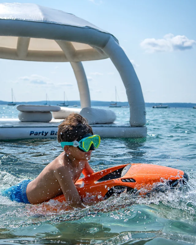 Your day on the water, taken further.

Powered by SEABOB. Together with @aquabanas.

#SEABOB #waterscooter #AquaBanas #LakesAndOceansTour