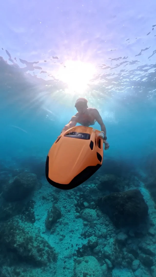The sea is yours to explore.

Turn, dive, twist and keep moving – with the SEABOB F9.

#SEABOB #waterscooter #yachttoys