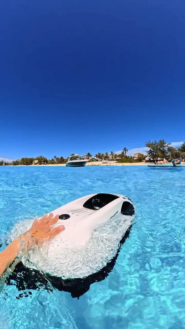 Some moments are what life is all about.
This is one of them. 

#SEABOB #yachttoys #yachting #bahamas #waterscooter